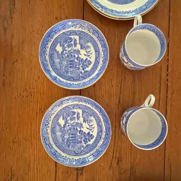 Blue Willow Balmoral China R&D England set of two teacup, saucer and small plate - Picture 6 of 9